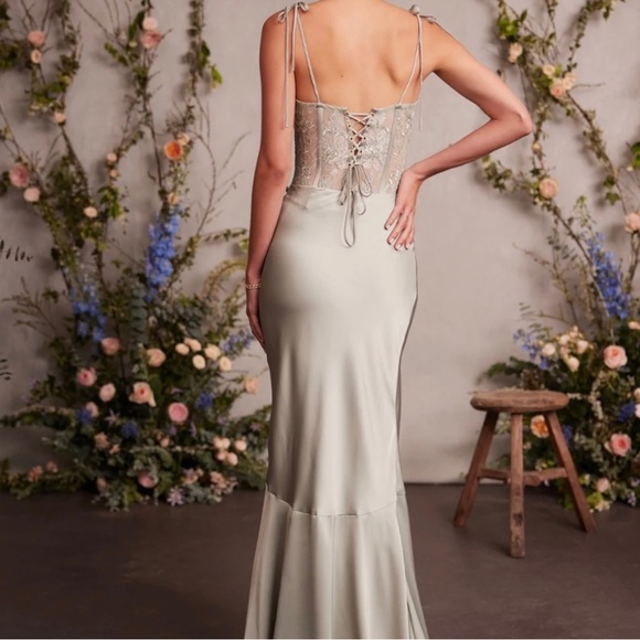 V. Chapman Calla Lily Gown - Picture 5 of 6